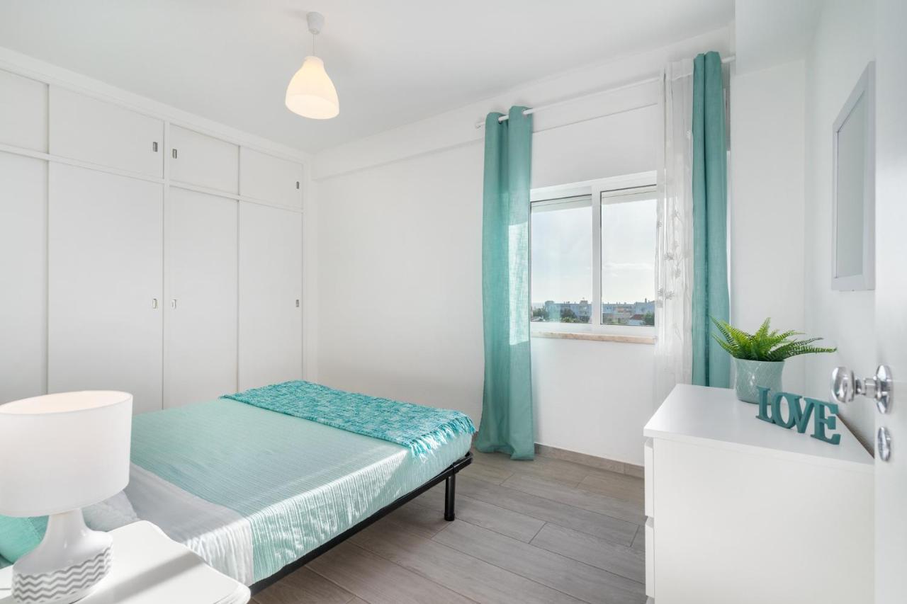 Apartamento Cor Do Mar - Sunny, Clean And Spacious Apartment With Sea View, In Alvor - Very Close Walking Distance To The Beach And Alvor Village Екстериор снимка