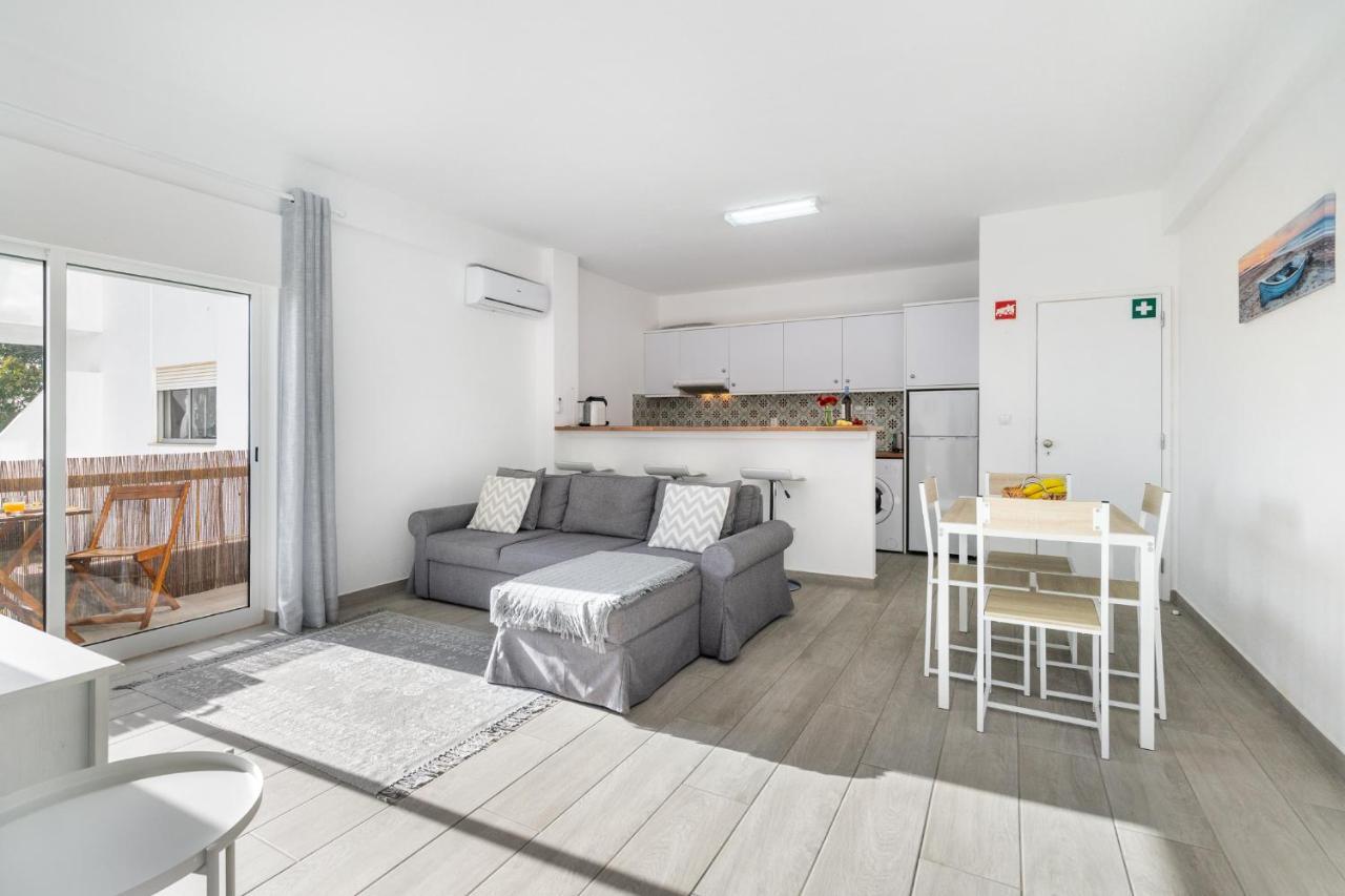 Apartamento Cor Do Mar - Sunny, Clean And Spacious Apartment With Sea View, In Alvor - Very Close Walking Distance To The Beach And Alvor Village Екстериор снимка
